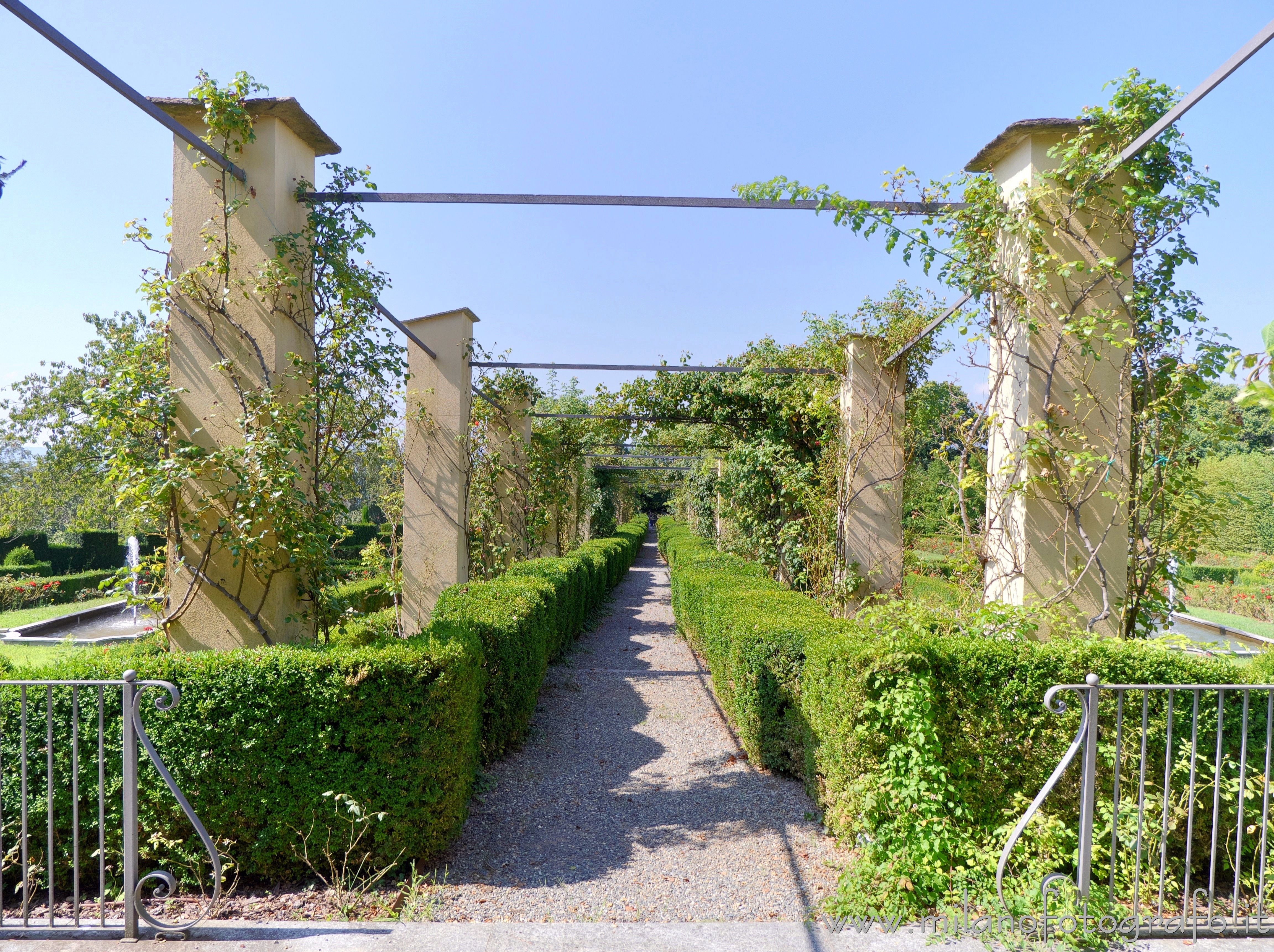 Biella (Italy) - The pergola that divides in two the park of Gromo Losa Palace - Full resolution picture